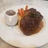 เนื้อจากออสเตรเลีย กินธัญพืช เนื้อนุ่มมาก เสิร์ฟมันบดและผักย่าง