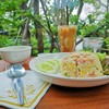 ข้าวผัดแหนมอร่อยและให้เยอะมาก ถึงกับจุก กาแฟหอม+เข้มข้น