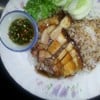 ข้าวหมูกรอบอร่อยฝุดๆ หมูกรอบที่นี่ไม่เหมือนที่อื่นๆ คอนเฟิมมม
