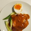 นายจิว หมูแดง หมูกรอบ หน้าโรงแรมมารวย