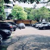 ลานจอดรถจอดได้หลายคันอยู่ครับ