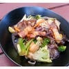 ผัดผักรวมมิตรหมูกรอบ ผัดผักรวมมิตรหมูกรอบ