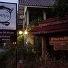 ป้ายร้านหน้าถนนใหญ่เลยครับ อยู่ที่เดียวกับสวนดาวเดือน