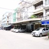 ร้านห่างจากปากซอยตลาดขวัญประมาณ 50 เมตร
