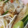 ผัดไทห่อไข่ จานละ30. บาท รสชาติดีมากครับ ถูกและดีจริงครับ