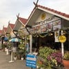 ร้านค้าของที่ระลึกเสื้อผ้า กาแฟ