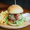 Double Traditional NEW YORK STYLE - 2x200 gr. dry aged beef, beacon, caramelized onions, tomatoes and lettuce Double Traditional NEW YORK STYLE - 2x200 gr. dry aged beef, beacon, caramelized onions, tomatoes and lettuce