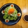 ผักสด น้ำสลัดอร่อย กระเทียมเจียวอร่อยมากค่ะ
