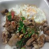 ข้าวกะเพราราดข้าวทุกเมนู 60 บาทเพิ่มไข่ดาวฟองละ 10 บาท