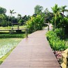สะพานทางเดินเชื่อมถึงกันโดยรอบ ไปยังล้อบบี้และร้านอาหาร 