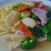 ราดหน้าหมูผักรวมเส้นไข่
