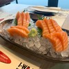 Salmon Sasimi ตอนนี้มีโปร 1 แถม 1