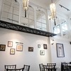 แม้ร้านจะเล็ก แต่ตกแต่งได้โปร่งสบาย ไม่อึดอัด 