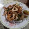 กะเพราหมึกกุ้งราดข้าว