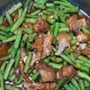 หมูกรอบผัดถั่วฝักยาว
