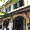 ทุกคูหาเปิดขายของ กาแฟ อาหารสำหรับนักท่องเที่ยว