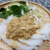 พยายามตักหาเนื้อปูมาราด