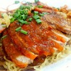 บะหมี่แห้ง เป็ดย่าง+หมูแดง : น้ำราด หวาน เค็ม ไม่เข้มข้น พอใช้ได้จ๊ะ