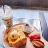 ขนมปังกรอบมาก ผลไม้ก็หวานอร่อย ทานคู่วิปครีมลงตัวสุด