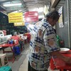 นี่คือโฉมหน้าลุงหนวดเจ้าของร้าน