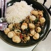 โคตรหอยเชลล์กะเพรา ราดข้าว (with rice) โคตรหอยเชลล์กะเพรา ราดข้าว (with rice)