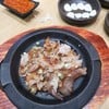 ย่างแต่ไม่ร้อนค่ะ แต่หมูหอมและกรอบเกรียมกำลังดี
