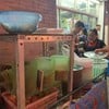 ร้านจะอยู่หน้าร้านขายยาติดเสาไฟฟ้า สังเกตุได้ร้านจะอยู่ตรงข้าม Stumble Inn
 