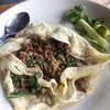 กระเพราเนื้อห่อไข่ขาว