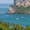 มีเรือที่แล่นเข้าออกไร่เลย์อยู่ตลอด