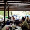 นั่งทานในร้าน