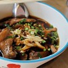 ก๋วยเตี๋ยวไก่ตุ๋นถึงเครื่องถึงรสชาติไก่ตุ๋น ราคา 40 บาทปริมาณคุ้มกับราคา น้ำซุปห