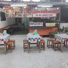 ด้านหน้าร้านและที่จอดรถกว้าง