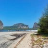 ธรรมชาติบริเวณท่าเรือ ชายหาด ภูเขา ทะเล