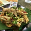 น้ำปลาร้านัวๆ มาพร้อมกับตีนไก่ที่เปื้อยๆ