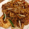 ก๋วยเตี๋ยวผัด  รสชาติไม่เหมือนไทยแน่นอน 