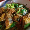 ร้านนี้เครื่องแน่นมากๆปลาดุกทะเลสดๆตัวไม่ใหญ่มากเอามาผัดกับพริกแกงสูตรแกงใต้ของท
