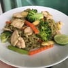 ผัดหมี่ผักอกไก่