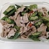 ผัดหมูใส่กระเจี๊ยบเขียว ผัดหมูใส่กระเจี๊ยบเขียว