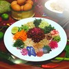 ข้าวยำนั่งทานที่ร้านหน้าตาก็จะประมาณนี้ ไปเช้าๆ ก็จะได้ทานผักแปลกๆ ด้วย 