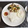 ข้าวราดทะเลผัดพริกไทยดำ