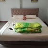 เราพักห้องสแตนดาล เตียง 6 ฟุต สบายๆ แถมด้วยกริซลีด้วยนะ