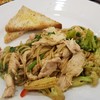 รสชาติใช้ได้เส้นนุ่ม เนื้อไก่ไม่มัน อร่อยดีนะครับ