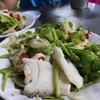 ยำปลา กุ้ง เปรี้ยวหวานกำลังดี