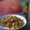 สันคอหมูสไลด์ ผัดพริกไทยดำกับลูกชิ้นหมู