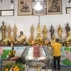 ทำบุญ ปิดทองหลังพระ