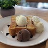 ขนมปังอร่อยมาก ไอศกรีดโฮมเมดรสชาติดีเลย