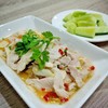 หมูมะนาว (60฿) คือเด็ดมากกก รสชาติจัดจ้าน หมูนุ่มเเบบละลายในปาก ทานคู่กับแตงกวา