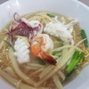 บะหมี่กรอบราดหน้ากุ้ง+ปลาหมึกสด บะหมี่กรอบราดหน้ากุ้ง+ปลาหมึกสด