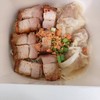 บะหมี่เส้นดี เกี๋ยวอร่อย  หมูกรอบให้เยอะ มันน้อย  ร้านทำสะอาดมากค่ะ 