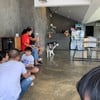 พี่เจ้าของดูเลสุนัขใกล้ชิดดี ปลอดภัย